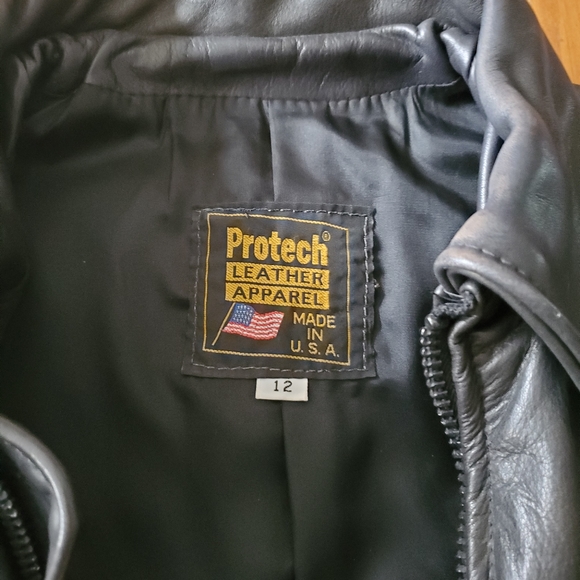 Womens leather jacket - Picture 3 of 3